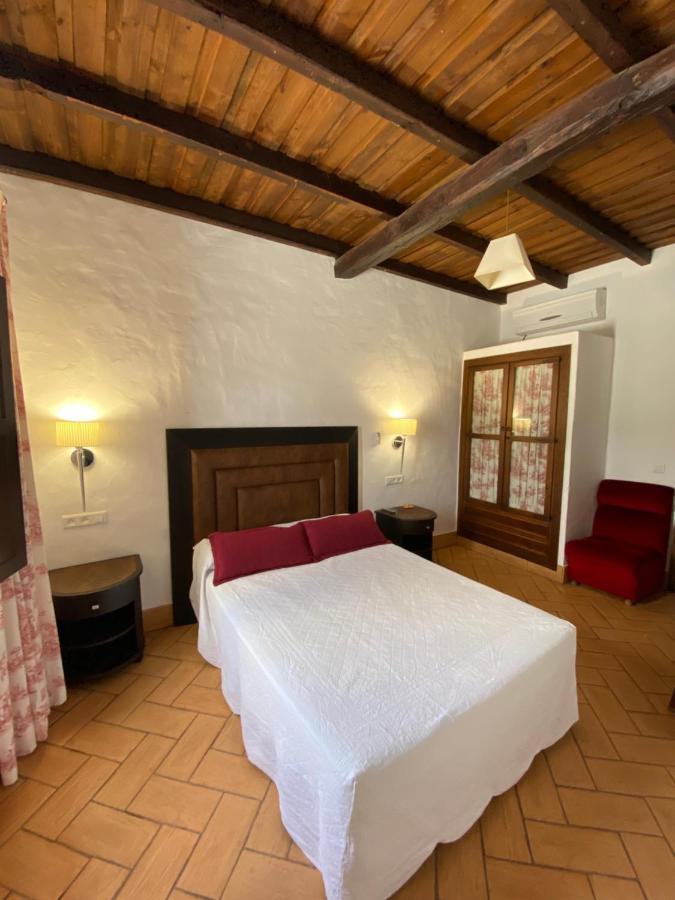 Apartamentos Turisticos - Hostal Los Alisos Aliseda Exterior photo